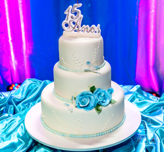 Torta 15 Anos ou Casamento - Aniversário (Cor a escolha)